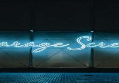 Garage-screen-neon-sign