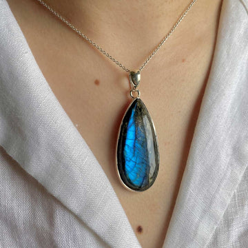 Exploring the World of Labradorite Jewelry