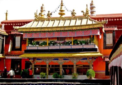 jokhang-temple-tibet-0